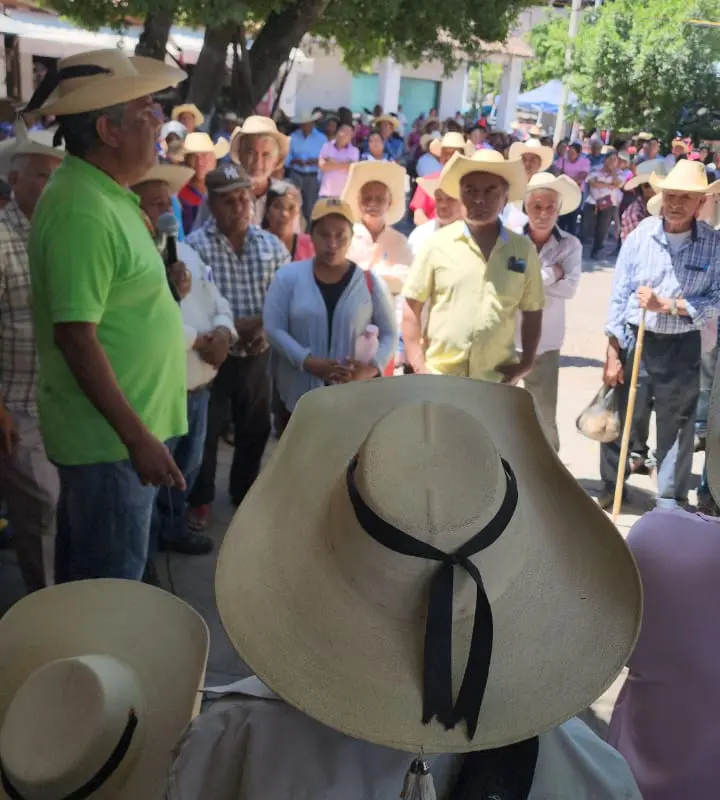 Exigen solución por río contaminado en Luvianos pobladores de San Juan Acatitlán