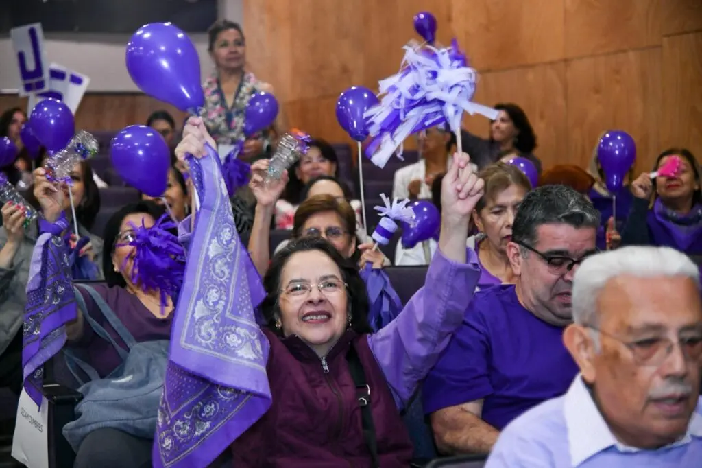 Áurea Zamarripa y Alejandro Mendoza coronados como Reina y Rey de la Eterna Primavera 2025 en la alcaldía Benito Juárez