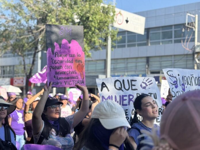 Marchan 30 mil queretanas - Noticias de Querétaro