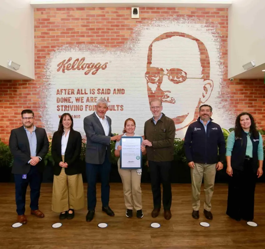 Marco Del Prete entrega sello de bajas emisiones a Kelloggs
