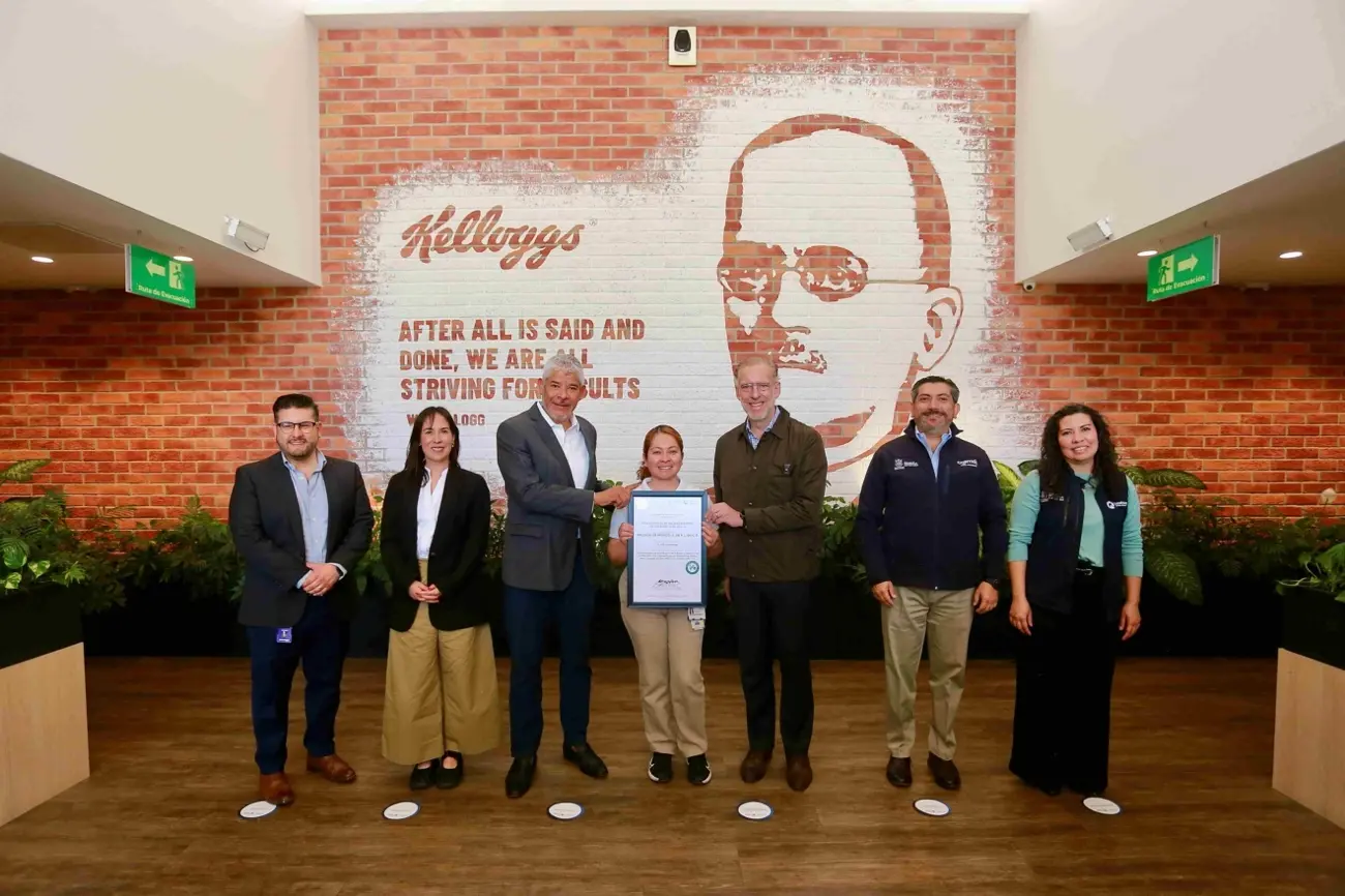 Marco Del Prete entrega sello de bajas emisiones a Kelloggs