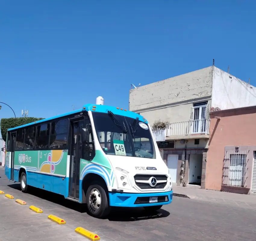 Necesario combatir el uso de celular en operadores de Qrobús
