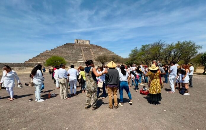 Personas se recargan de energía en El Cerrito - Noticias de Querétaro