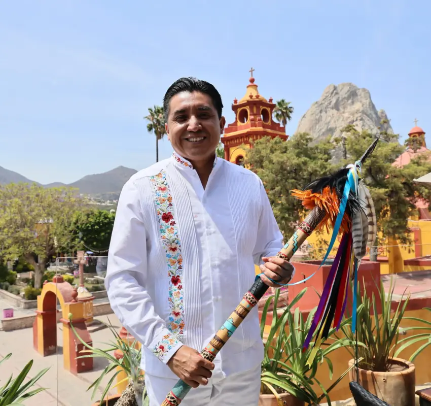 Reciben equinoccio de primavera en Bernal entregan el bastón de mando