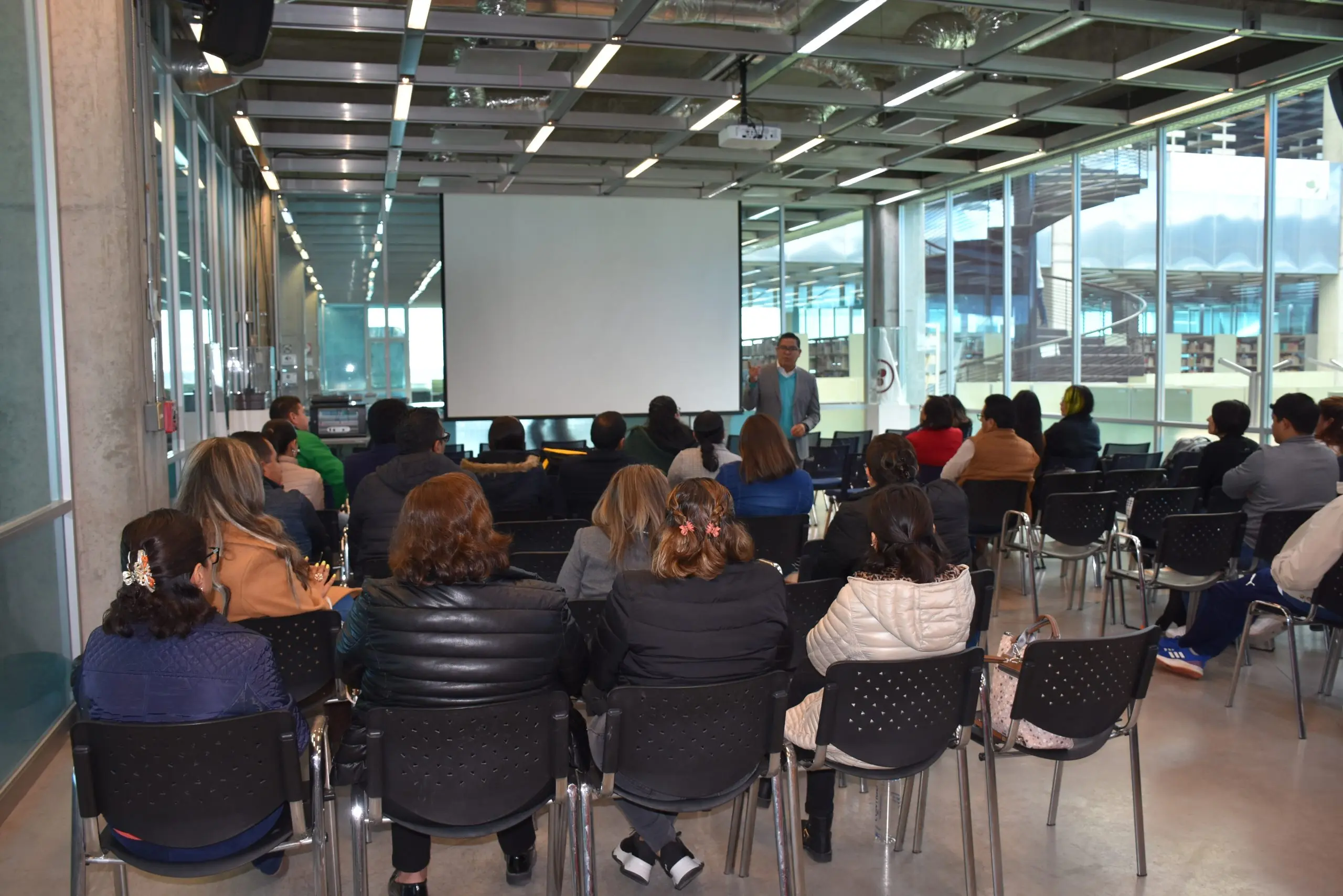 Reflexionan docentes sobre mejora de la práctica educativa  eQROnomía