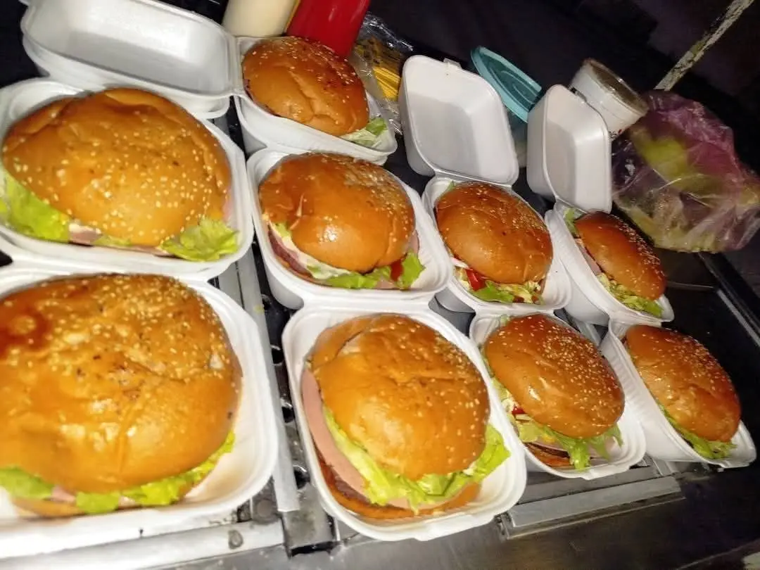 Retiraron miles de hamburguesas en EU por riesgo de contener un