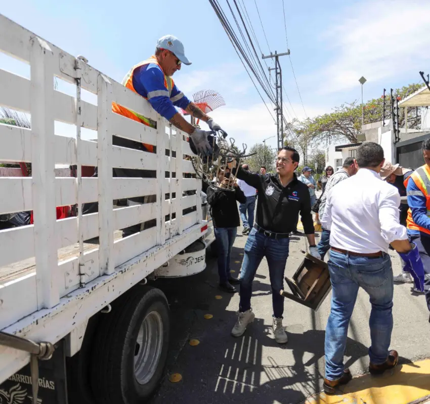 Supervisa Chepe Guerrero campaña de recolección de tiliches en Corregidora