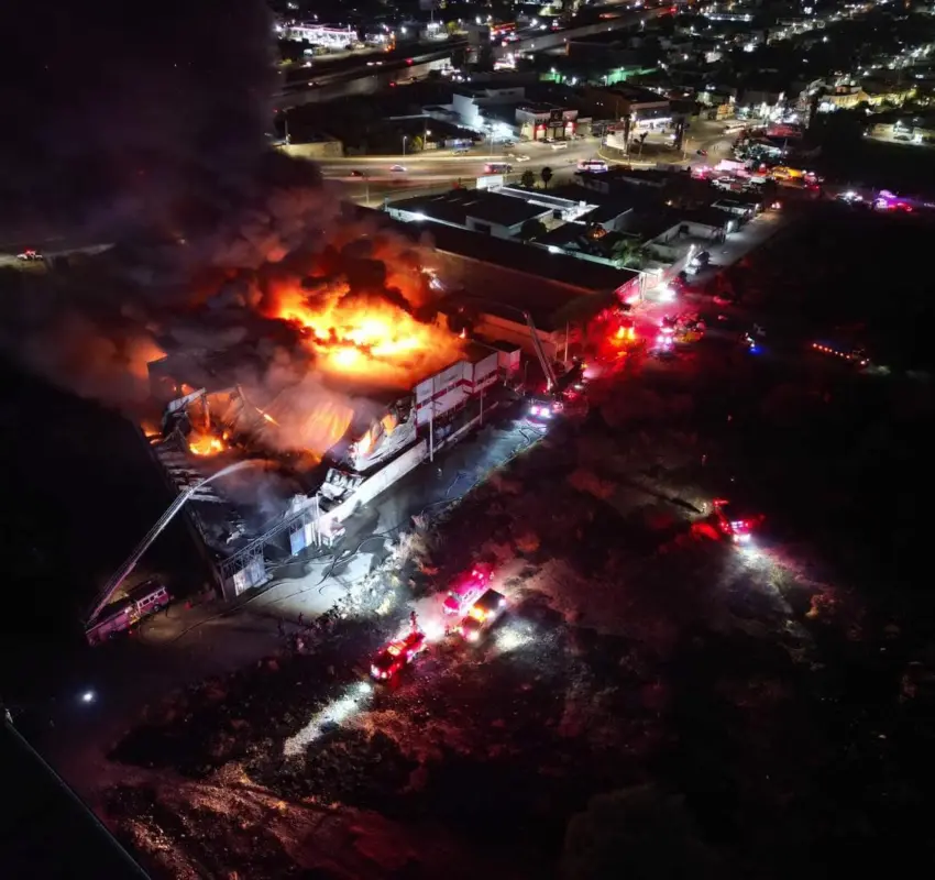 Voraz incendio en empresa de SRJ