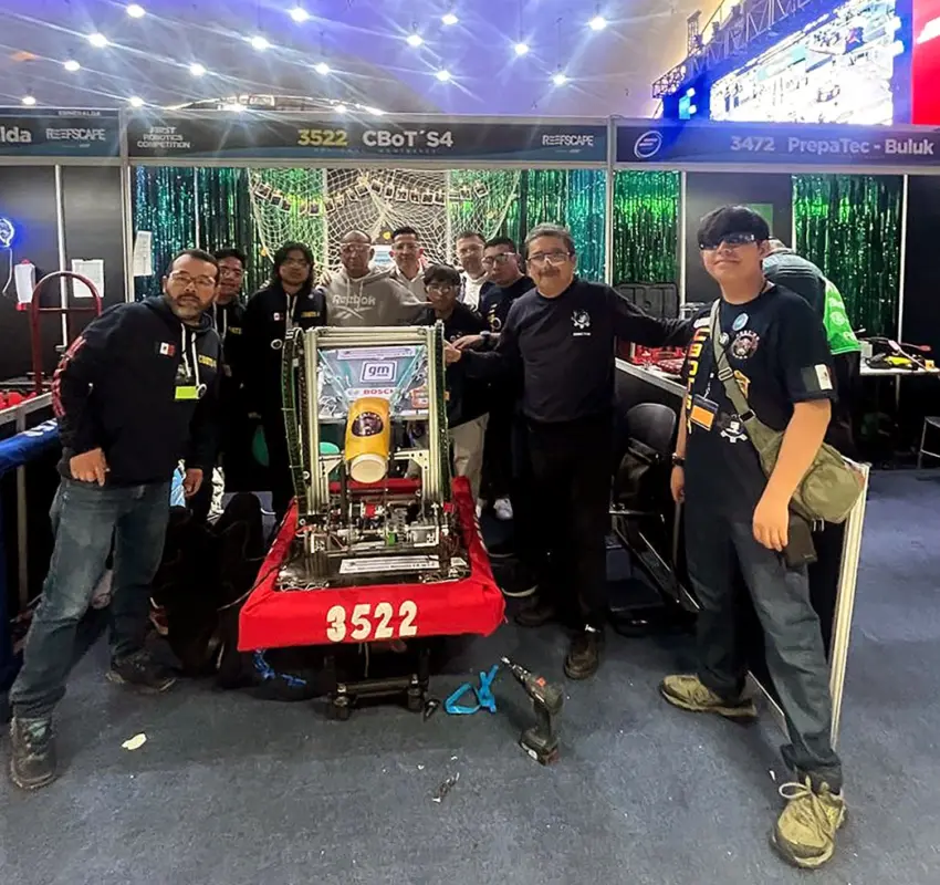 Destacan mexiquenses en torneos internacionales de robótica en China y Monterrey