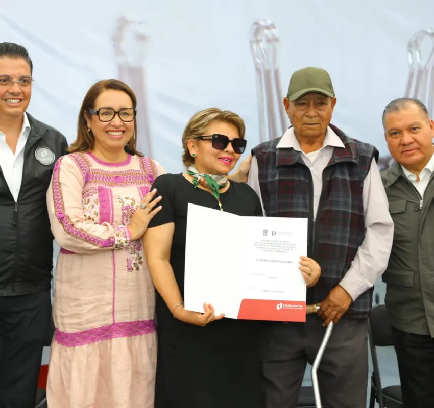 Ecatepenses reciben sentencias para regularizar sus viviendas