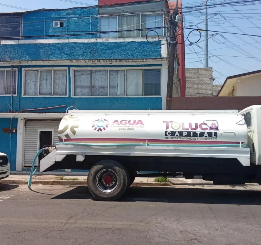 Agua gratuita a través de pipas en Toluca