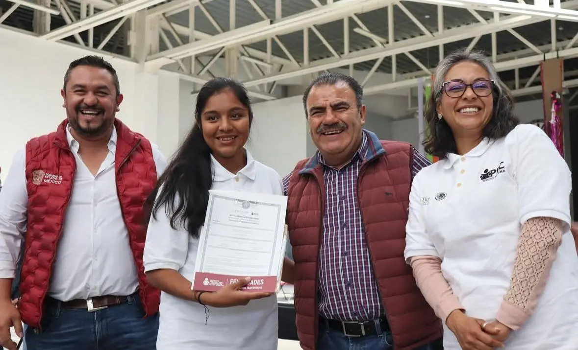 Alfabetizan a miles de mexicanos INEA   Primero Editores