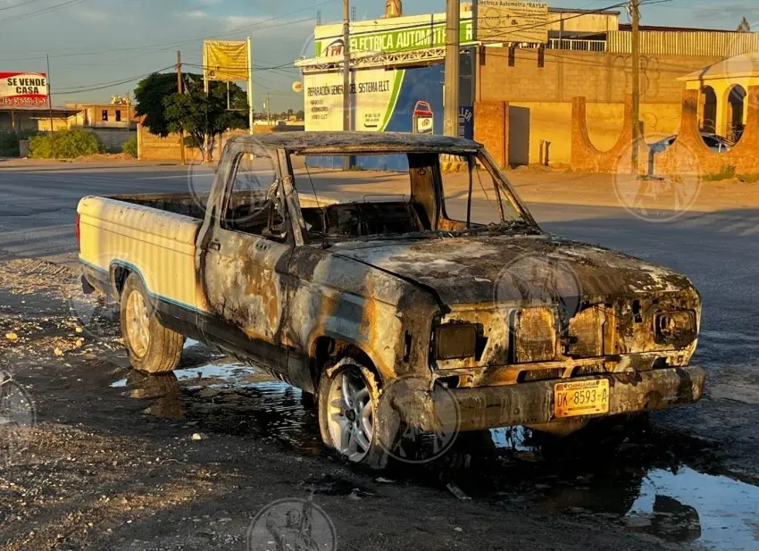 Arde camioneta