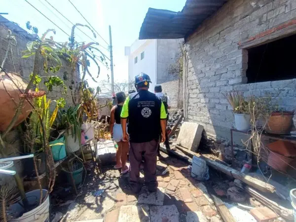 Arde vivienda en Las Américas; solo daños
