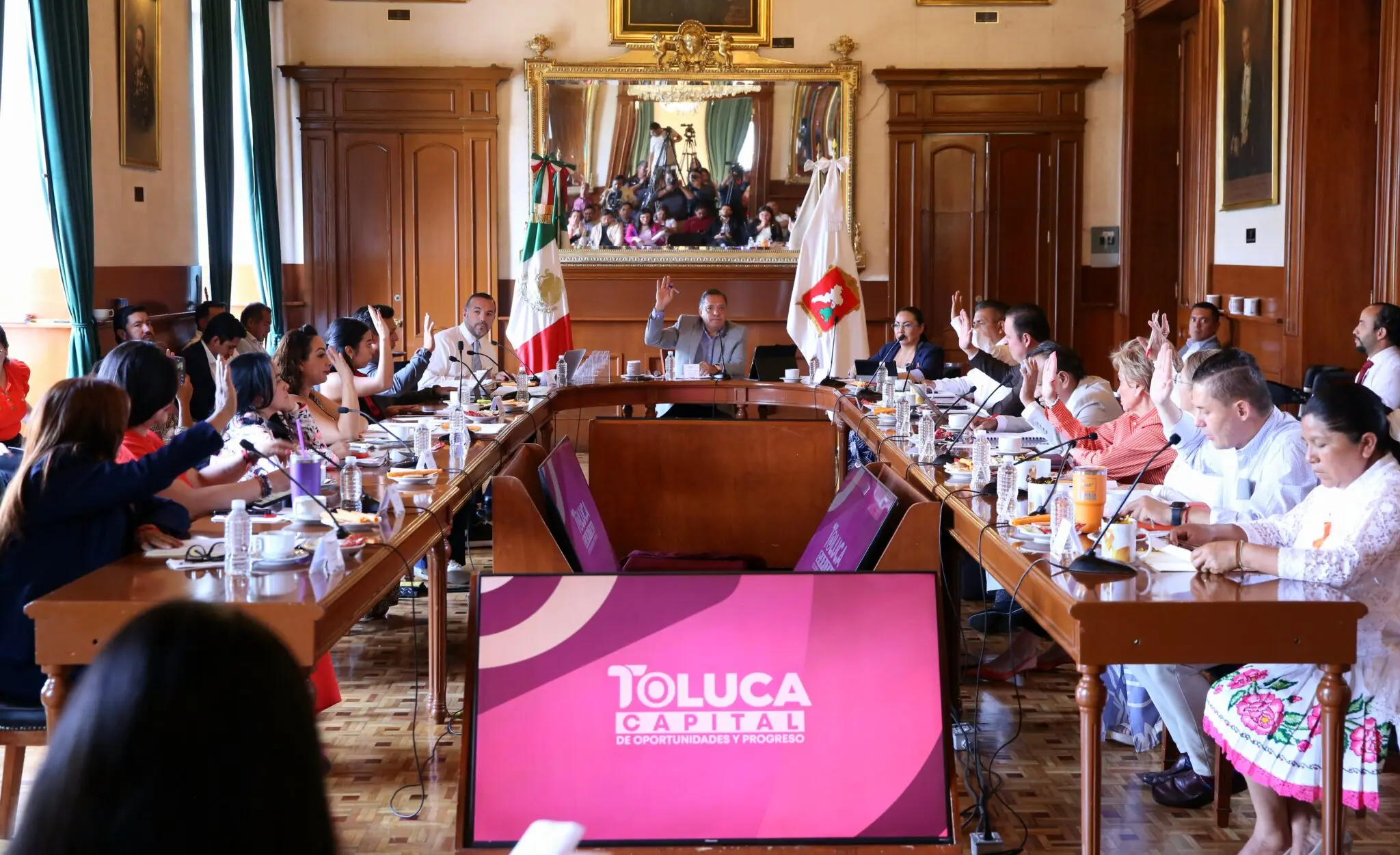 Atendió Ricardo Moreno Bastida atendió peticiones ciudadanas