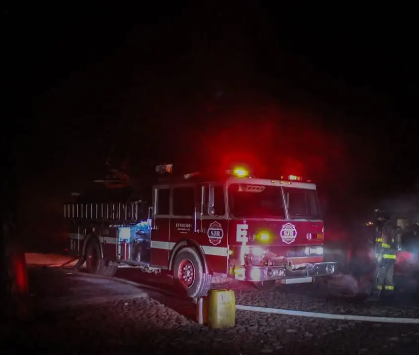 Bomberos se enfrentan a distintos riesgos en emergencias