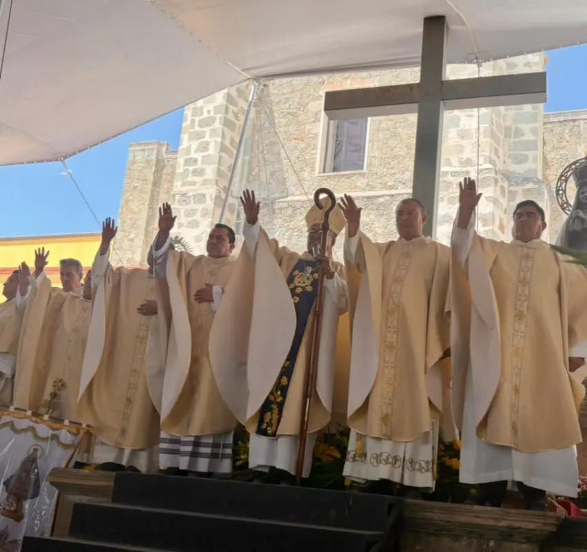 Cientos acuden a la Basílica de Nuestra Señora de los Dolores de Soriano