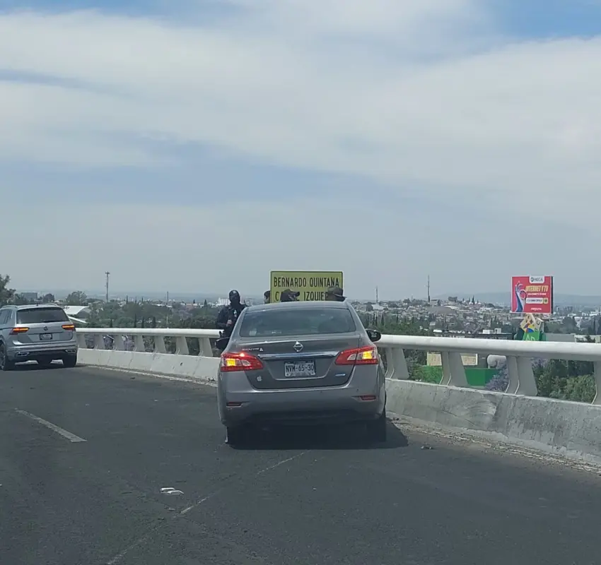 Colisión reduce carriles en el anillo vial FJS