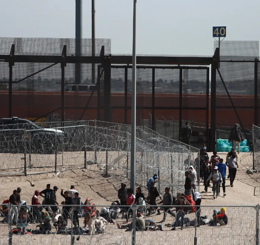 Cruce de migrantes en frontera con EUA desciende a cifras mínimas históricas