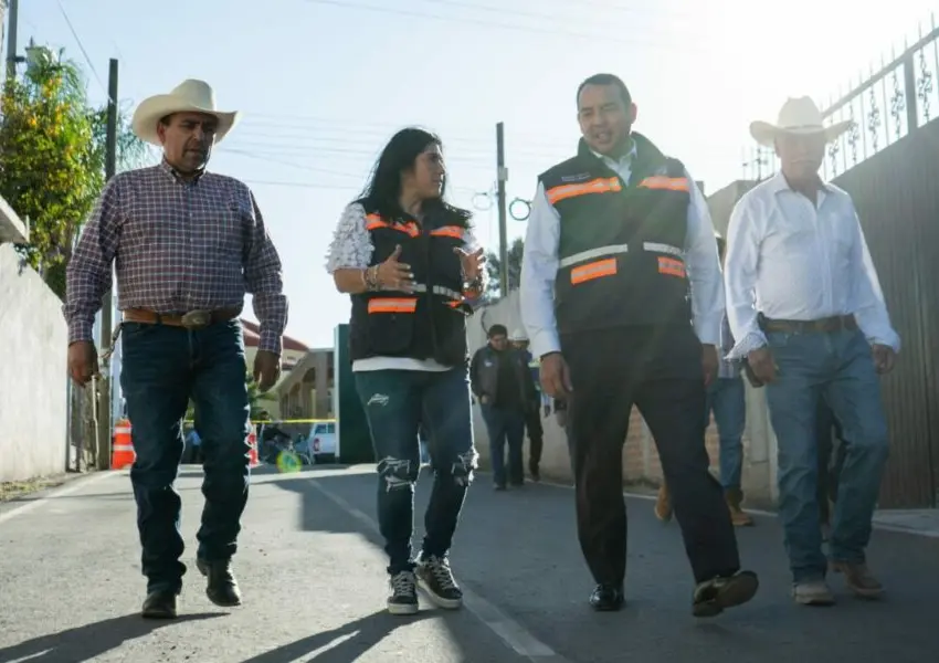 Entrega Roberto Cabrera la rehabilitación de Av. Puerta de Palmillas