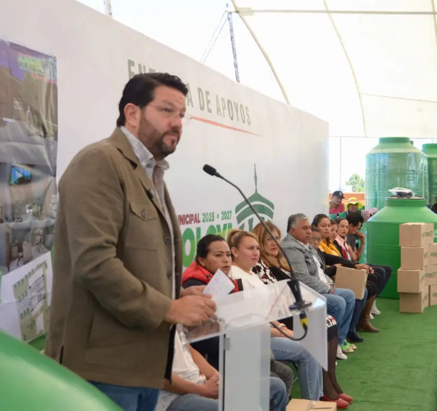 Entregaron cientos de tinacos ante desabasto de agua en Almoloya de Juárez