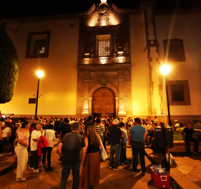Fieles católicos realizan Visita a las Siete Casas