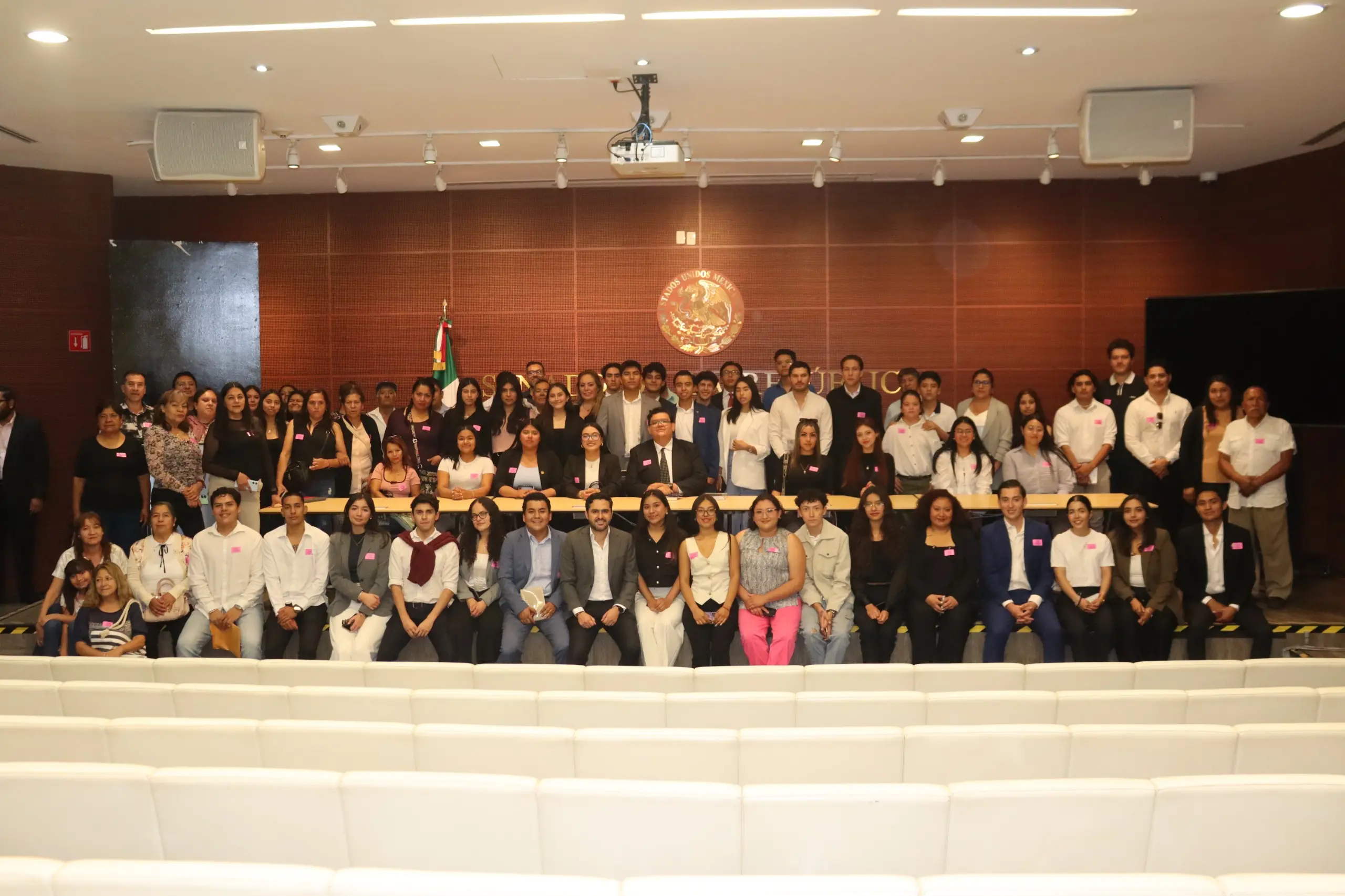 Más de 2 mil queretanos han visitado el Senado Dorantes