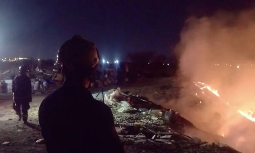 Predio en llamas moviliza a bomberos a Puertas del Sol; solo se quemaron basura y tiliches