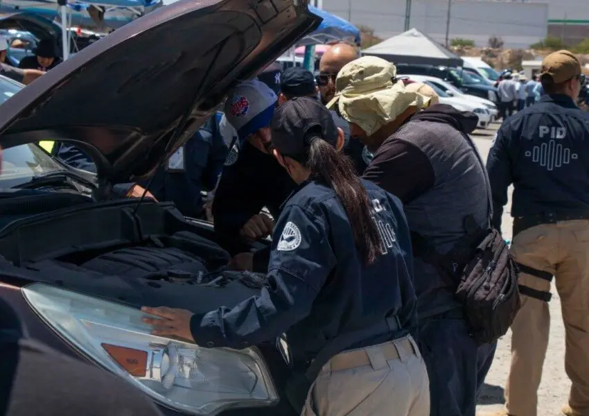 Realiza FGEQ revisión en tianguis vehicular del Ecocentro Expositor
