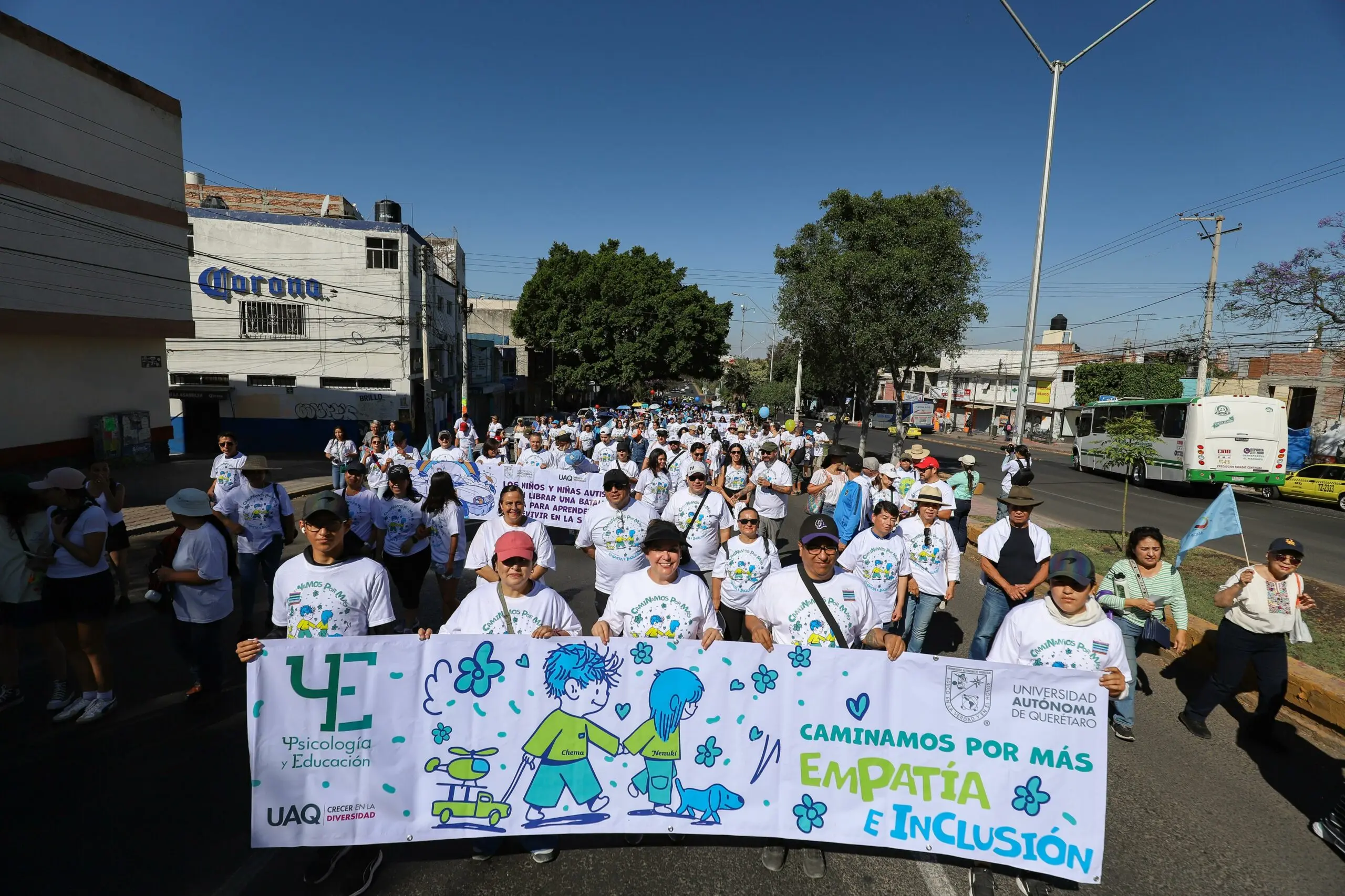 Realizan caminata para la concientización sobre el autismo