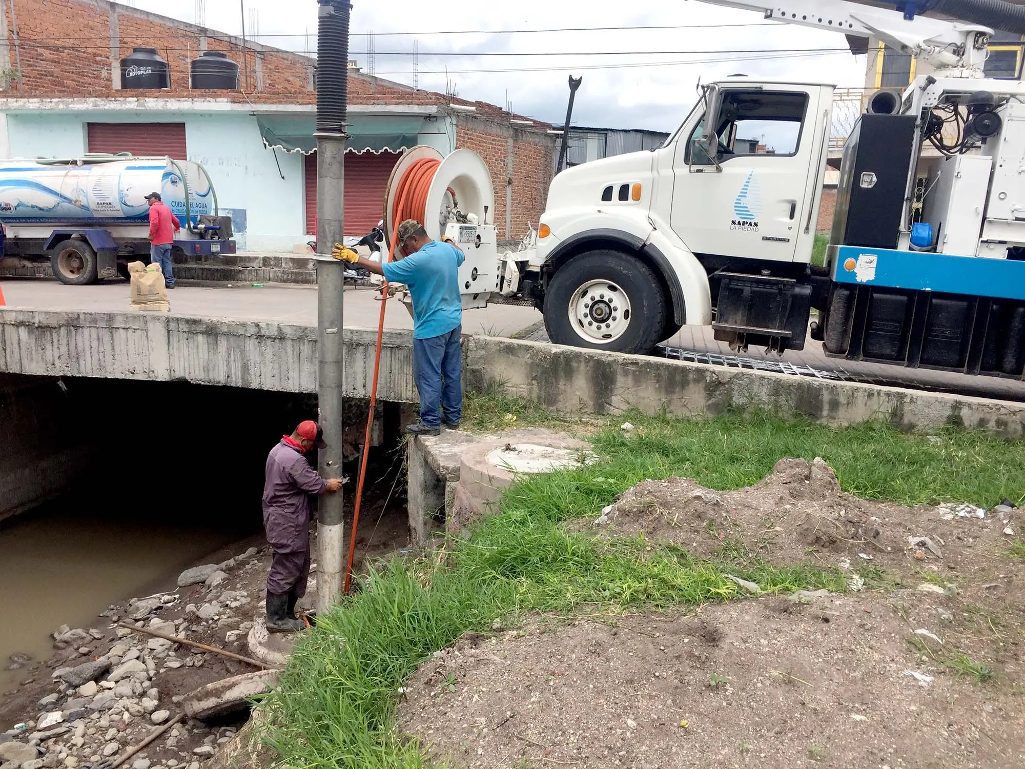 LIMPIAN DRENAJES PARA GARANTIZAR SU ÓPTIMO FUNCIONAMIENTO  SAPAS