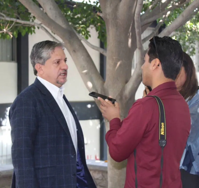 Reconoce Luis Fernández el trabajo y profesionalismo de Ariadna Montiel
