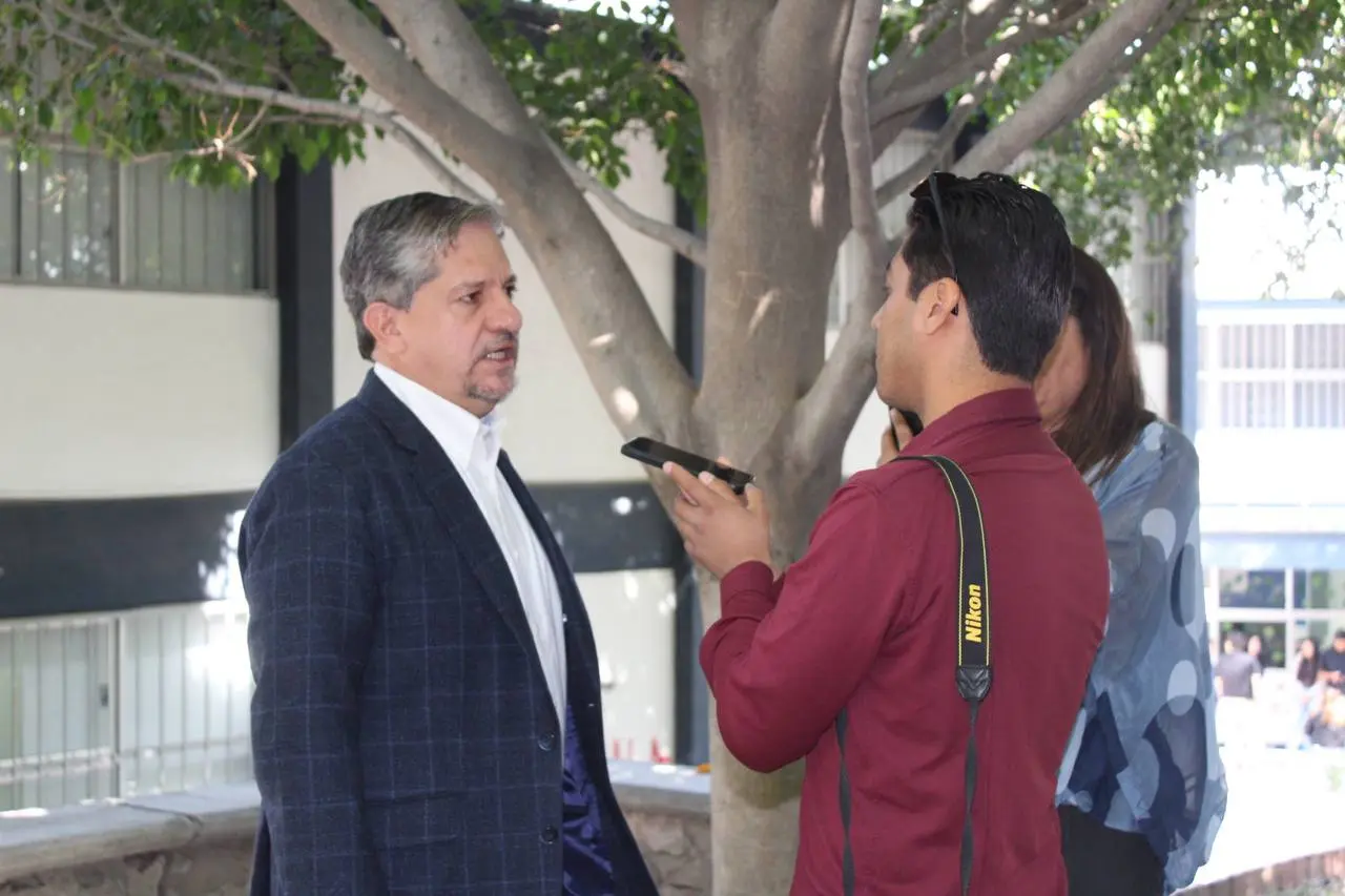 Reconoce Luis Fernández el trabajo y profesionalismo de Ariadna