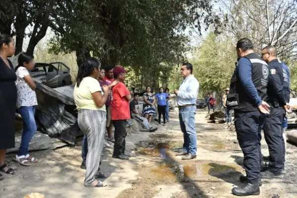 Se incendian tres viviendas en Arroyo del Real, en Jalpan