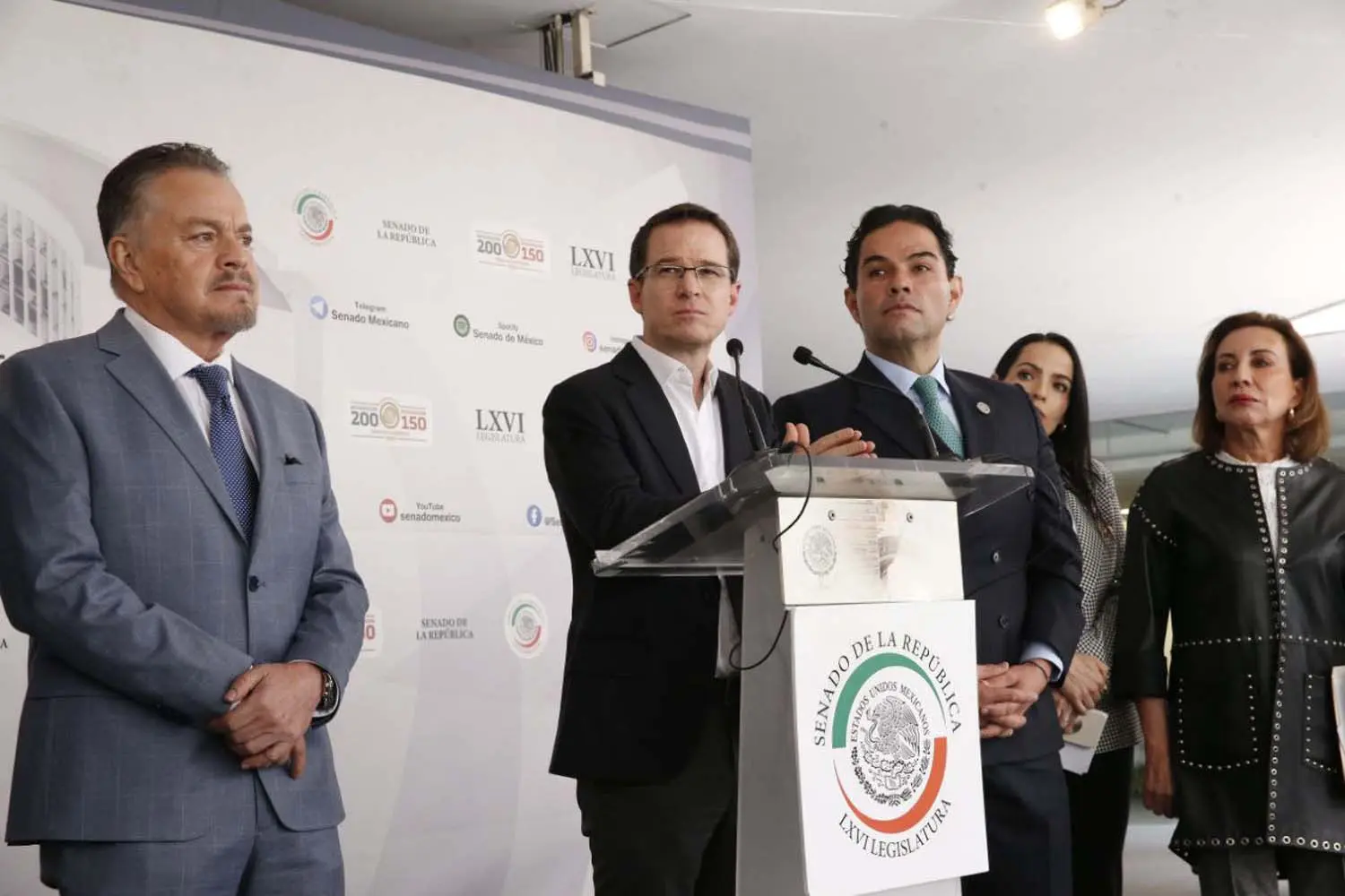 Denuncian senadores y senadoras panistas absoluto cochinero en