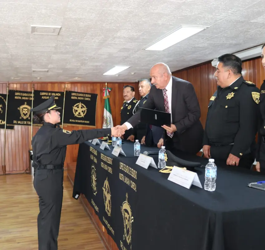 Dio CUSAEM constancias a nuevos elementos