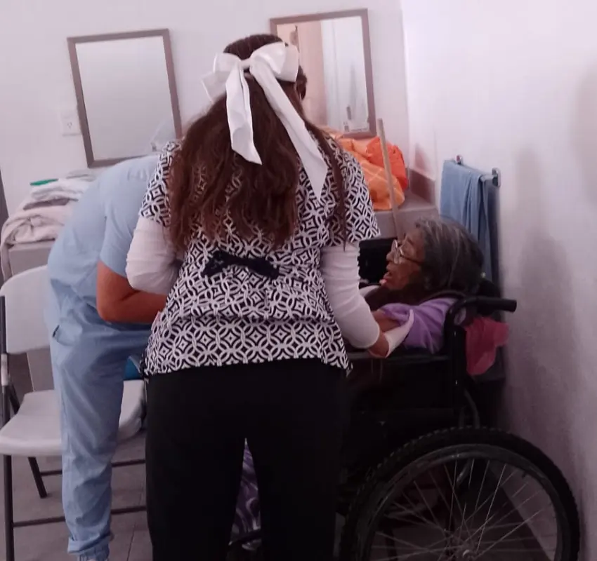 Rescataron policías de Ecatepec a adulta mayor en estado de abandono