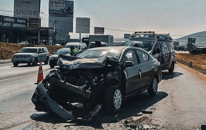 Aparatosa carambola en la 57 - Noticias de Querétaro