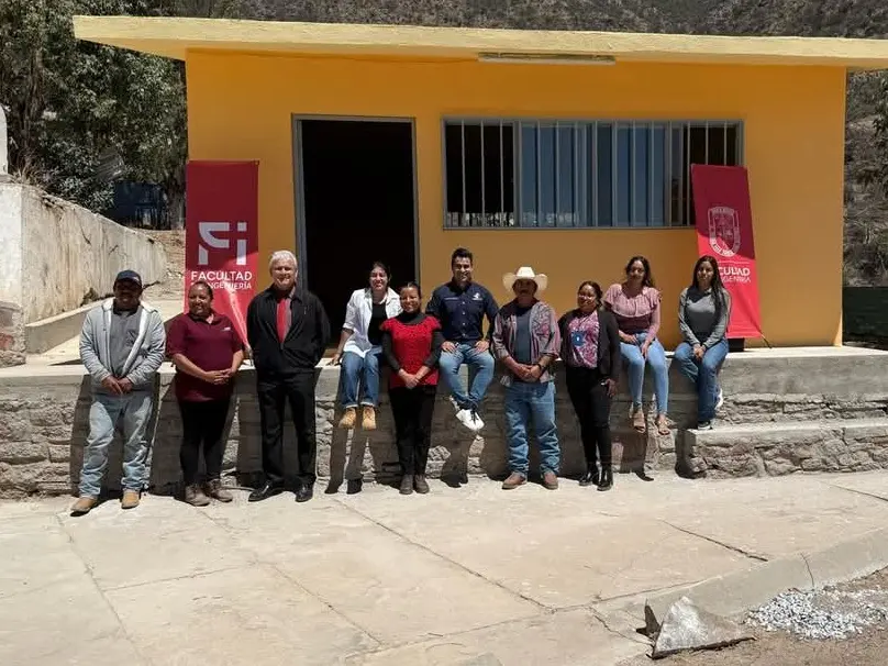 Apoya Facultad de Ingeniería en construcción de aula en secundaría CONAFE