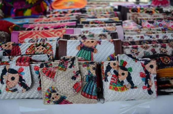Artesanas satisfechas con el resultado de la Feria Artesanal