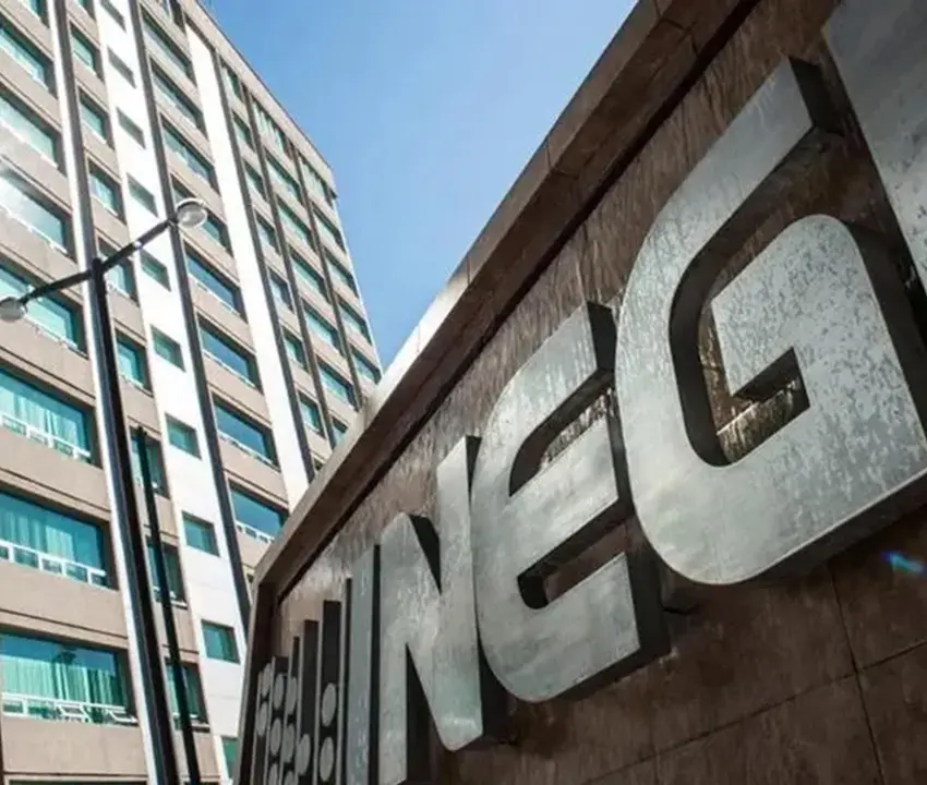 Caen ingresos del sector servicios en marzo: INEGI