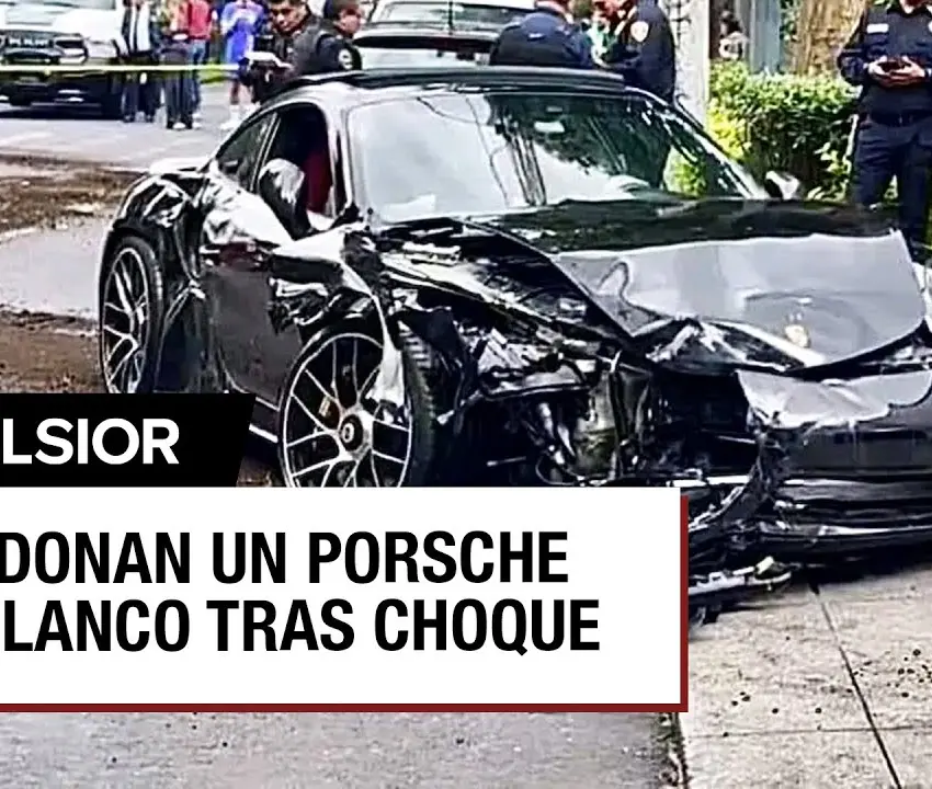 Choca y vuelca auto deportivo