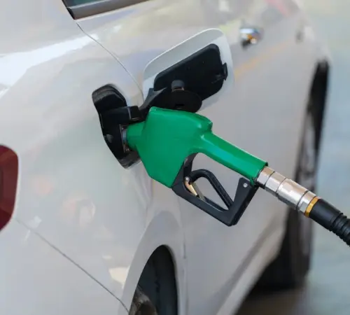 Bajan los precios de la gasolina regular, informa Profeco