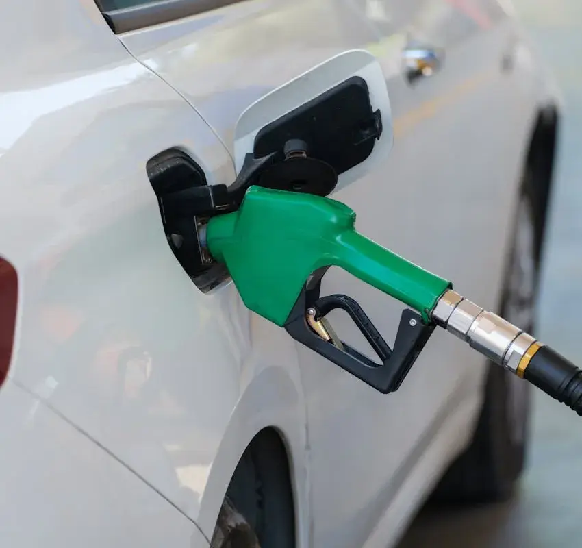 Bajan los precios de la gasolina regular, informa Profeco