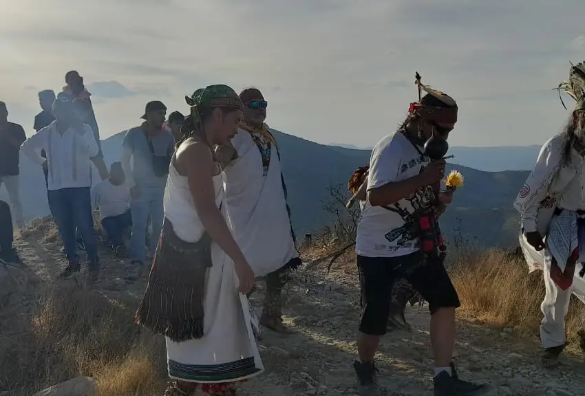 La Santa Cruz de la Peña de Bernal regresó a su sitial