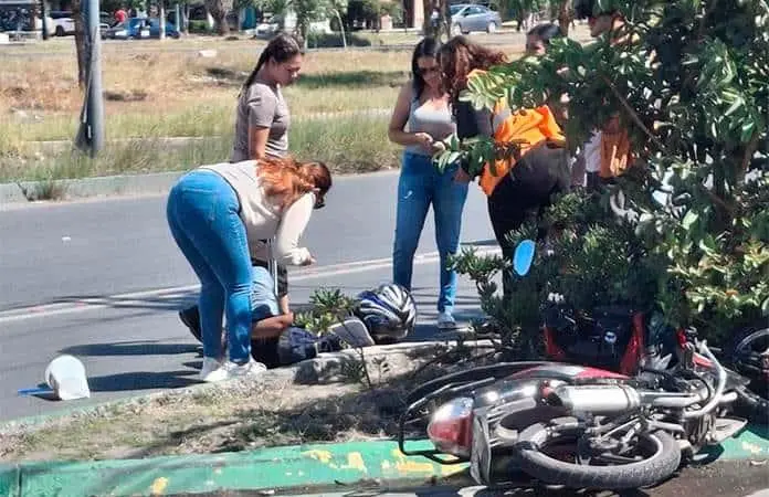 Motociclista lesionado en percance