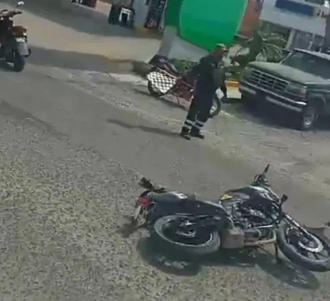 Motociclista lesionado tras salir “volando” al pasar una rampa