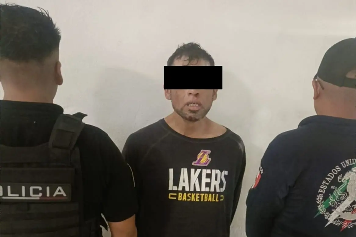 Policía de Ecatepec asegura a sujeto que prendió fuego a su casa