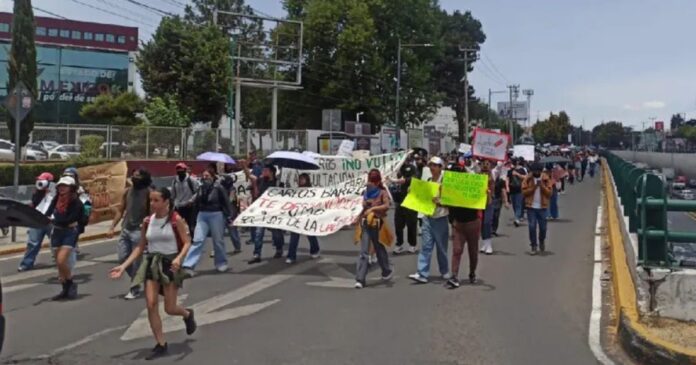 Estudiantes de la UAEM marchan contra la elección de nuevo rector ...