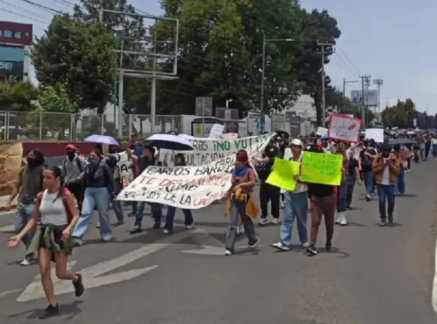 Protestaron estudiantes de UAEMex por elección de rectora